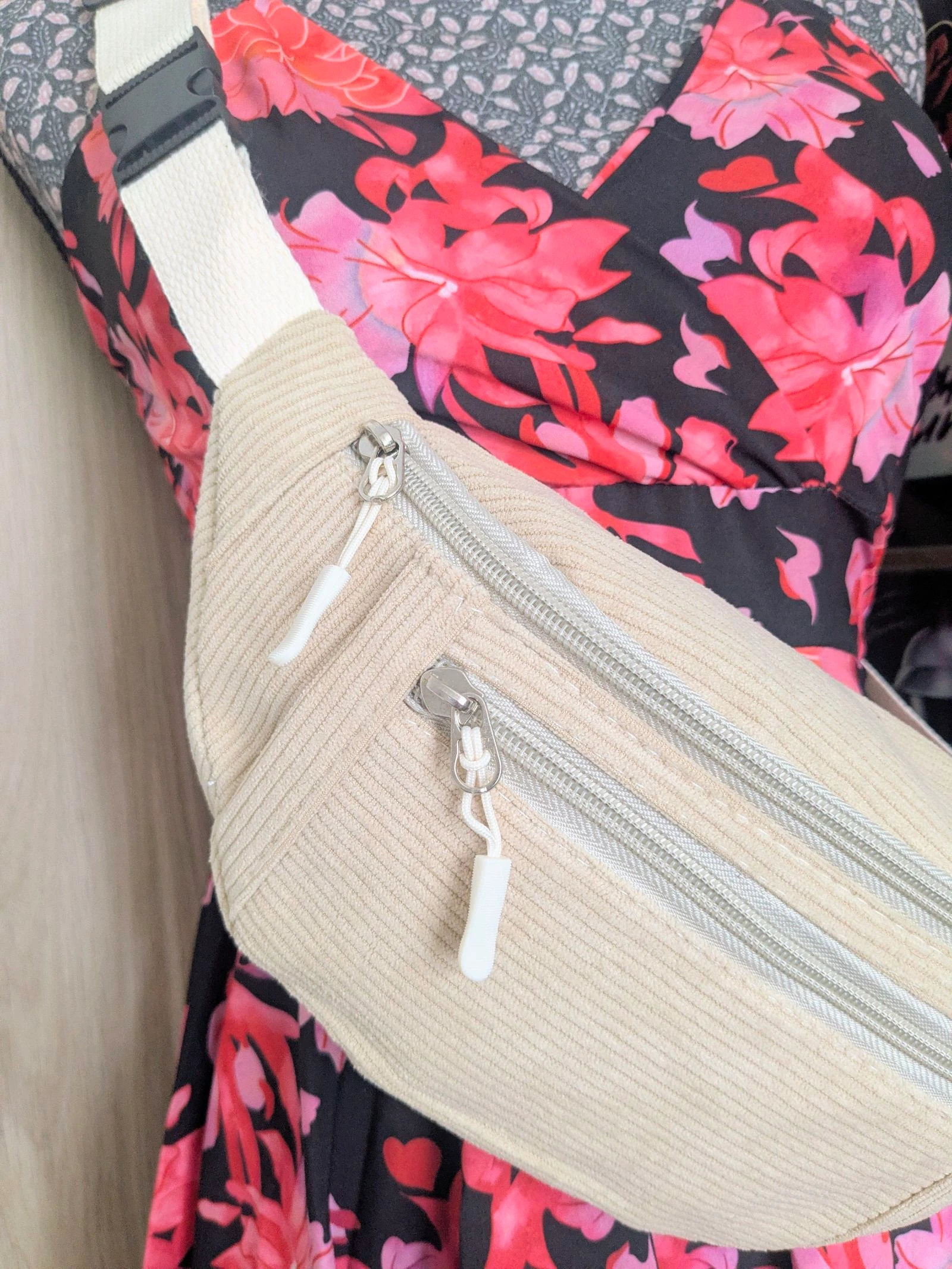Beige ribbed velours crossbody bag – photo 3